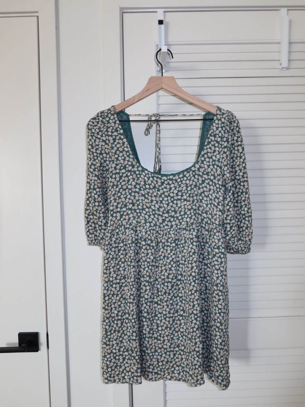 American Eagle Green Floral Scoop-Neck Mini Dress with Puff Sleeves